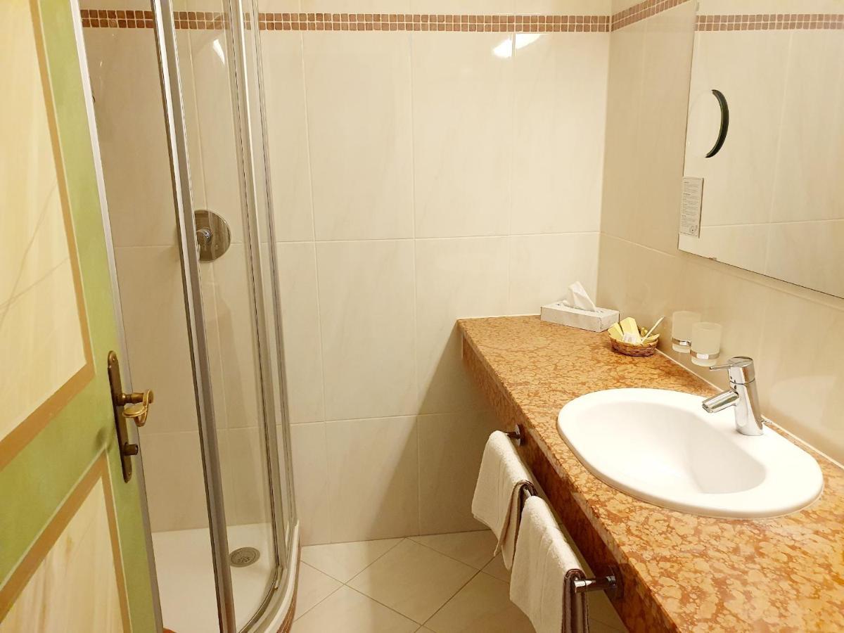 Raffl'S Hotel 로이타쉬 외부 사진